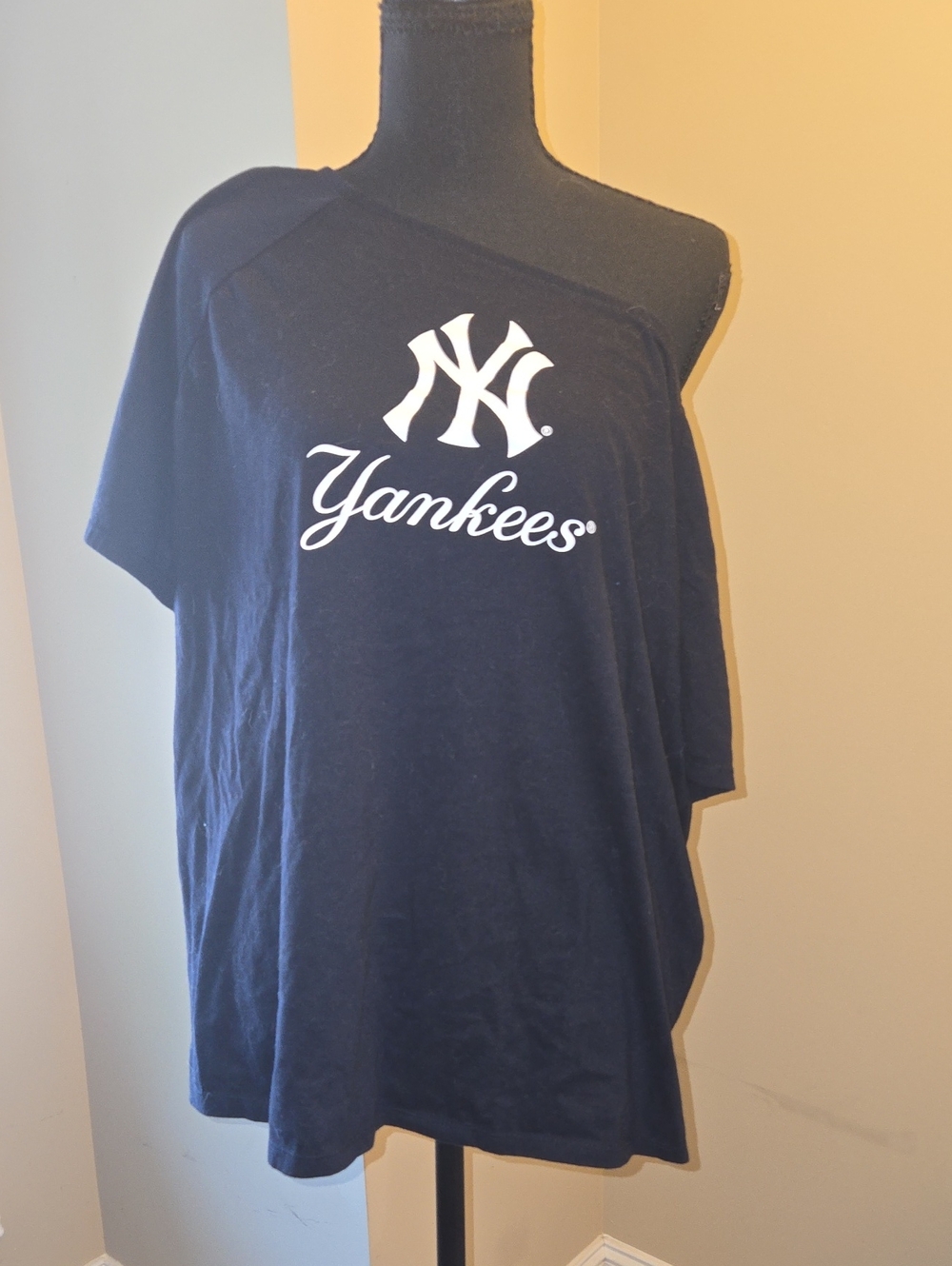 torrid New ERA Navy Tee with White Yankees Logo